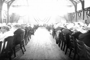 Bilde av 23. juni 1945 - festsalen på Badet
